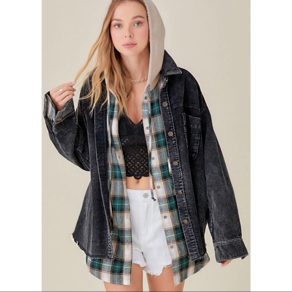 📌LAST ONE 📌 La Miel Daisy Black Corduroy Shacket - Picture 2 of 3